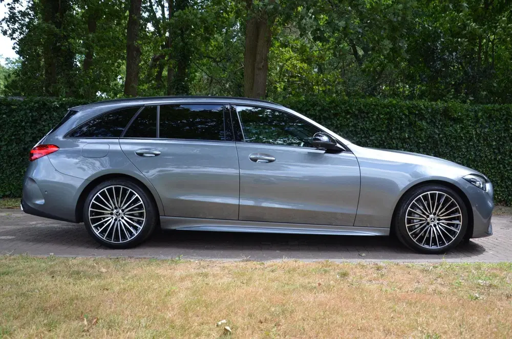 Mercedes-Benz C-Klasse 200 AMG Line Automaat uit 2023, foto 2