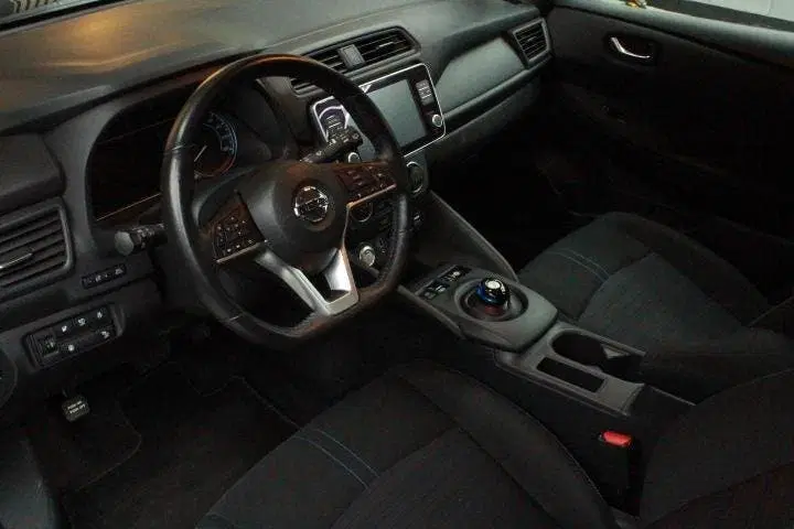 Nissan Leaf Acenta 40 kWh uit 2021, foto 8