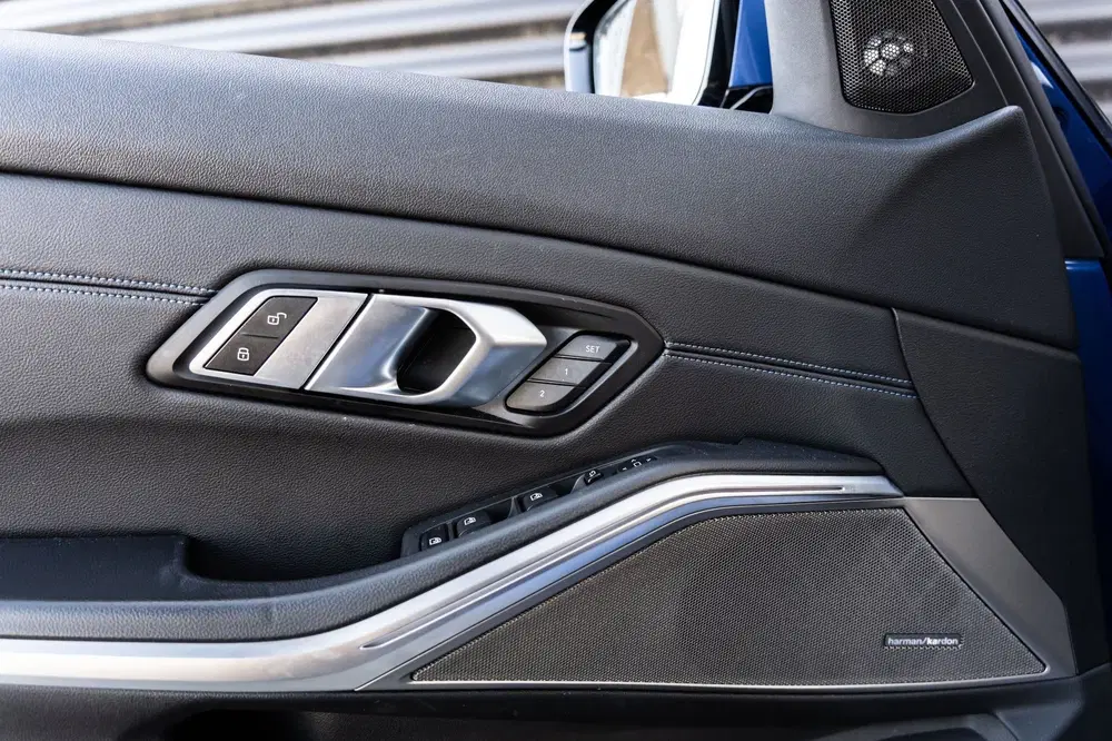 BMW 3-serie 330e High Executive M Sport uit 2021, foto 14