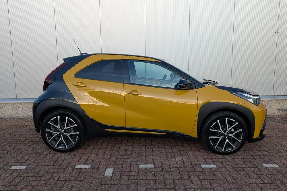 Toyota Aygo X Hybrid 115 GR Sport uit 2025, foto 3