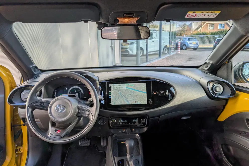 Toyota Aygo X Hybrid 115 GR Sport uit 2025, foto 9