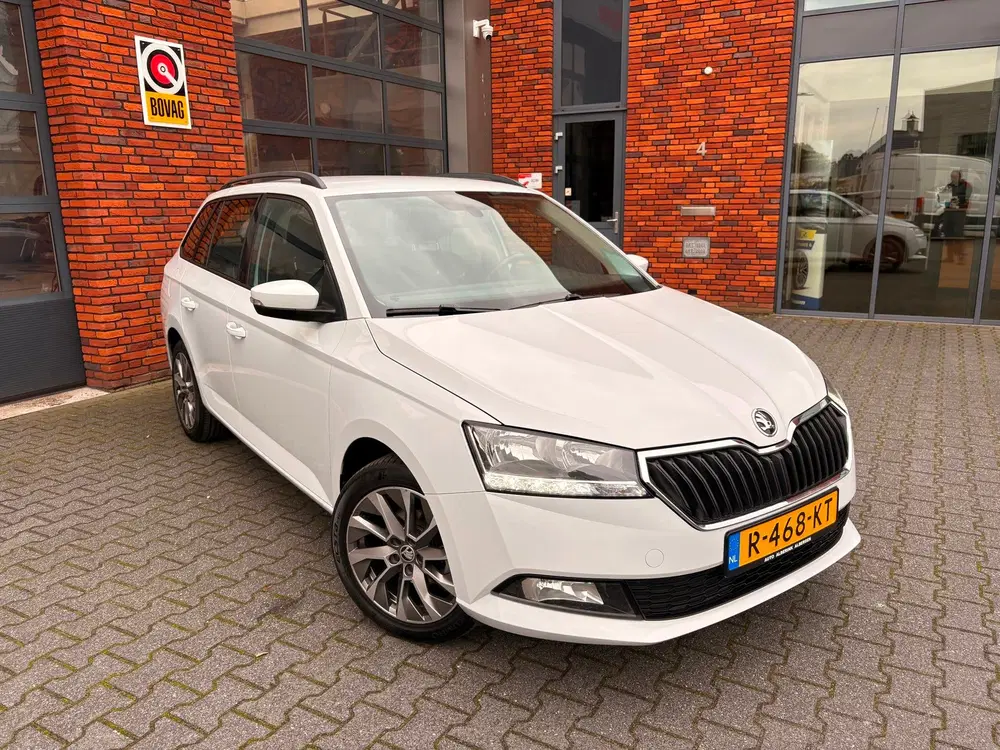 Skoda Fabia 1.0 TSI Business Edition uit 2022, foto 2