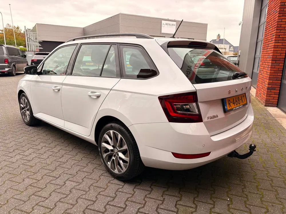 Skoda Fabia 1.0 TSI Business Edition uit 2022, foto 4