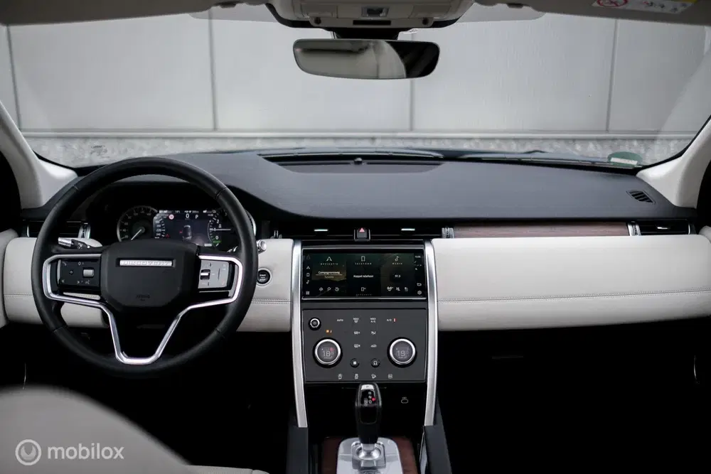 Land Rover Discovery Sport P300e 1.5 HSE uit 2022, foto 2