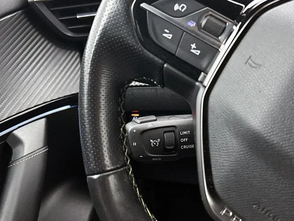 Peugeot 2008 1.2 130pk GT Pack Automaat uit 2021, foto 15