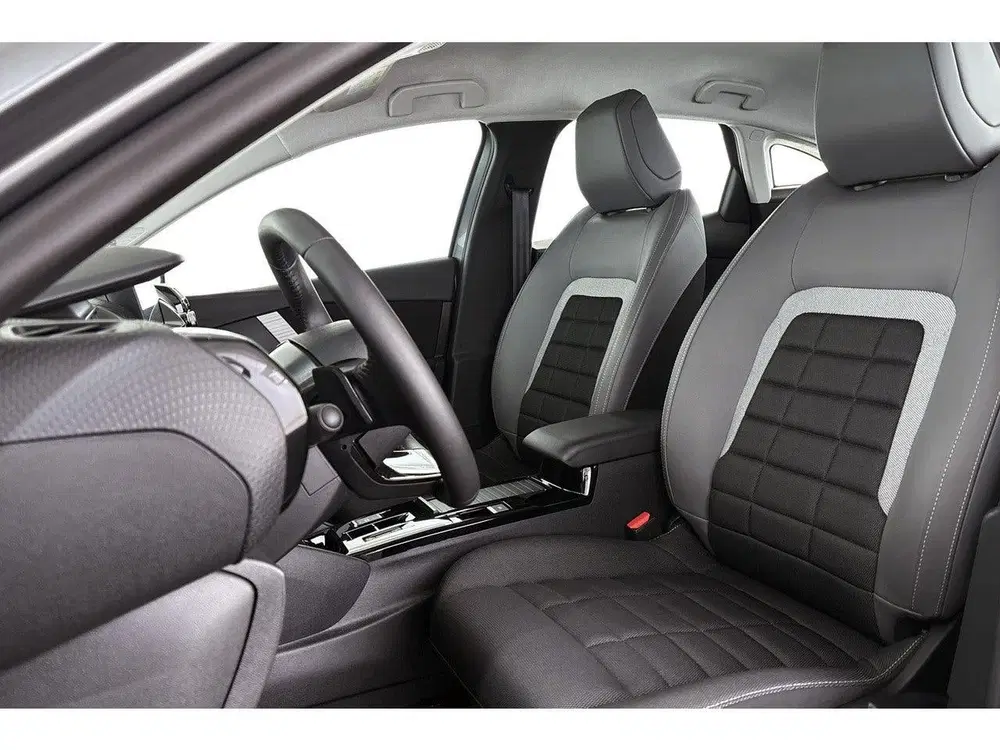 Citroën C4 1.2 Hybrid 145 Plus Navi Camera Clima Appl uit 2025, foto 6