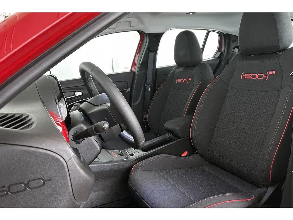 Fiat 600e RED 54 kWh Apple CarPlay Climate Control uit 2024, foto 6