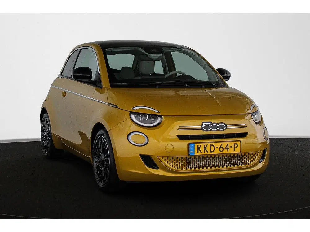 Fiat 500 1.0 Hybrid La Prima JBL Panoramadak Stoelv uit 2026, foto 2