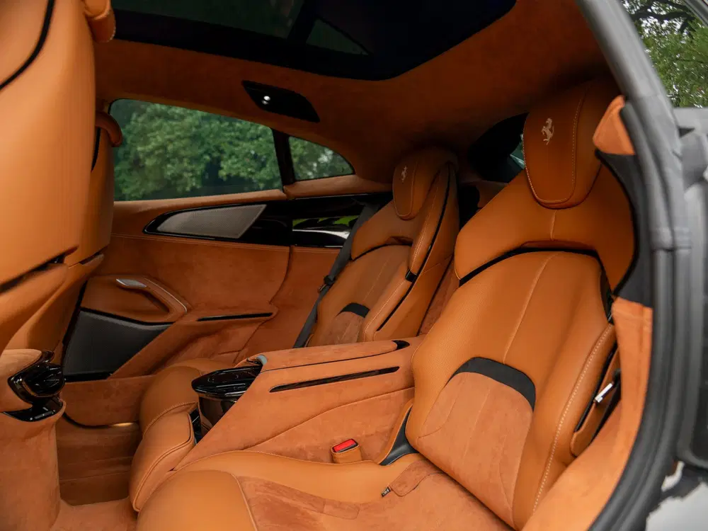 Ferrari Purosangue 6.5 V12 uit 2025, foto 9