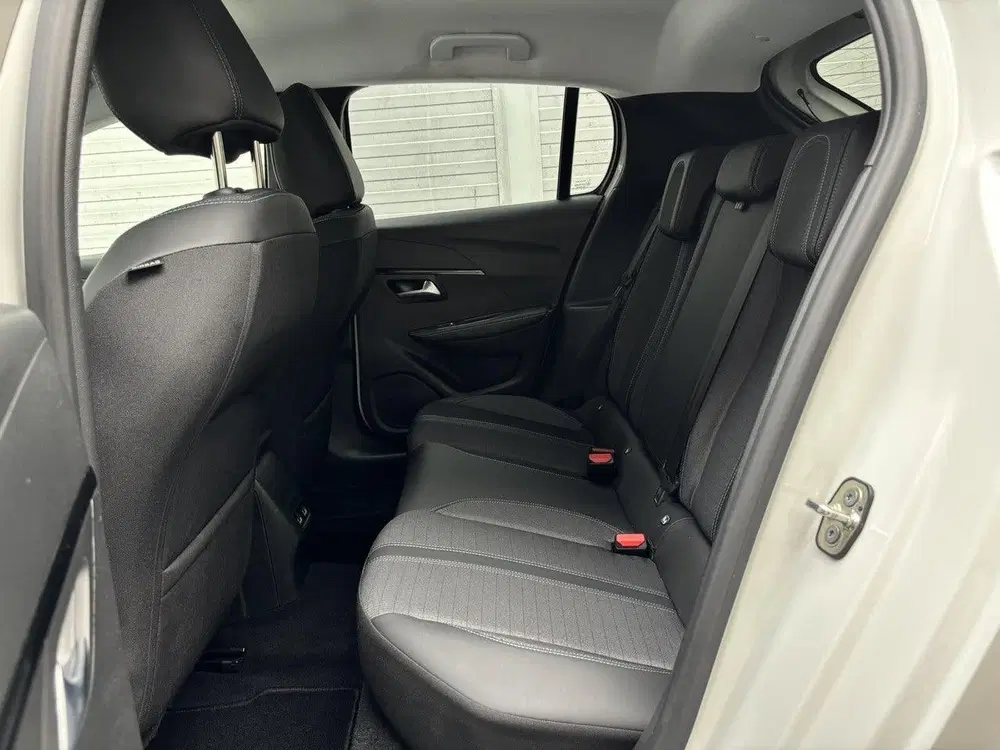 Peugeot 208 Allure Pack 1.2 75pk uit 2022, foto 10