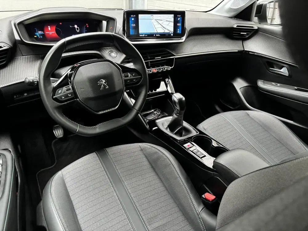 Peugeot 208 Allure Pack 1.2 75pk uit 2022, foto 12