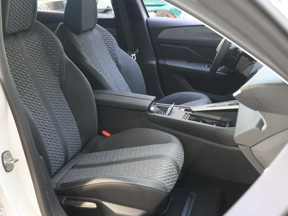 Peugeot 408 e-408 Allure 58 kWh uit 2026, foto 10
