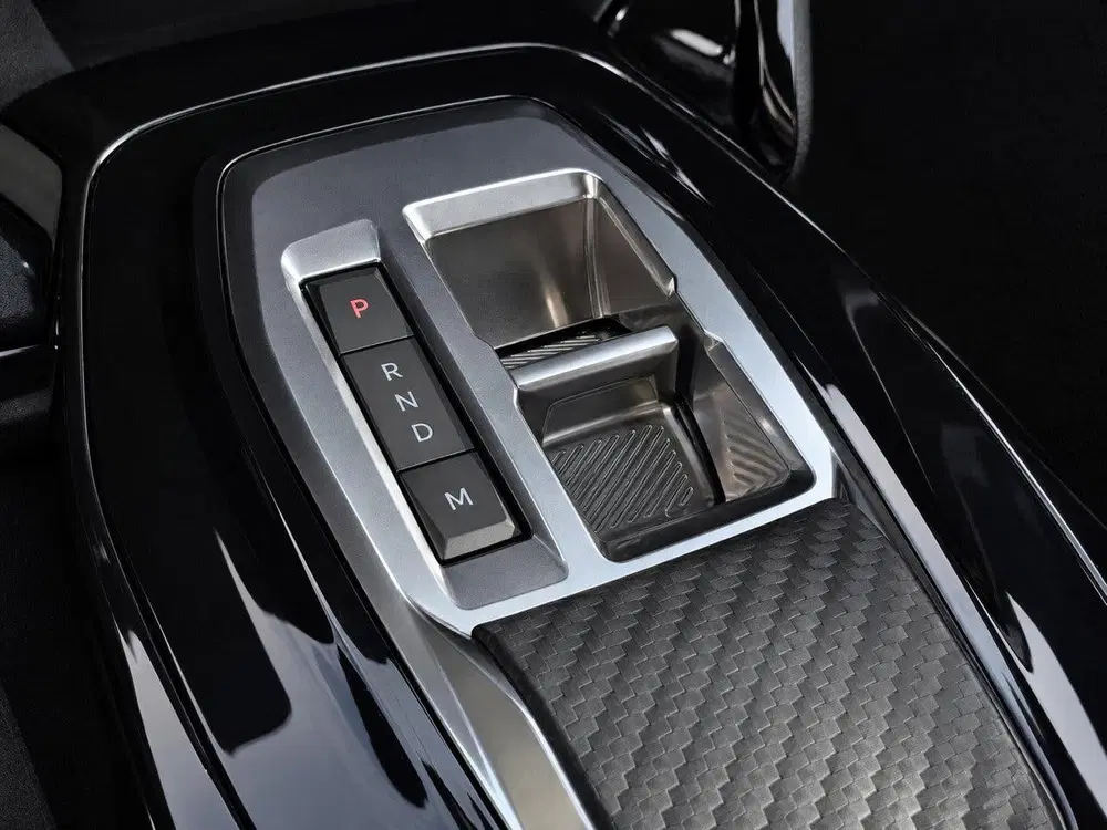 Peugeot 2008 1.2 Hybrid 145PK Allure Navigatie uit 2025, foto 11