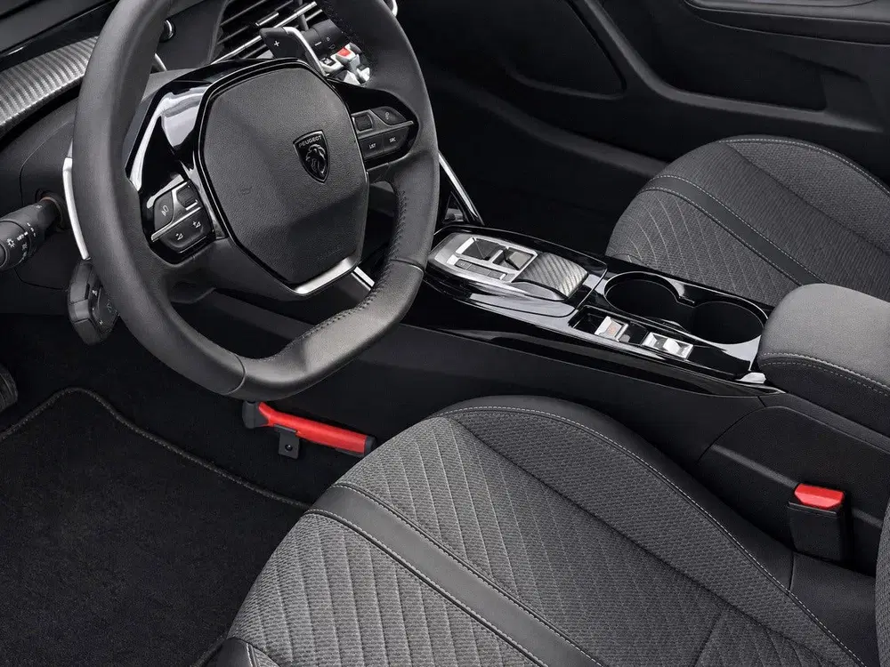 Peugeot 2008 1.2 Hybrid 145PK Allure Navigatie uit 2025, foto 5