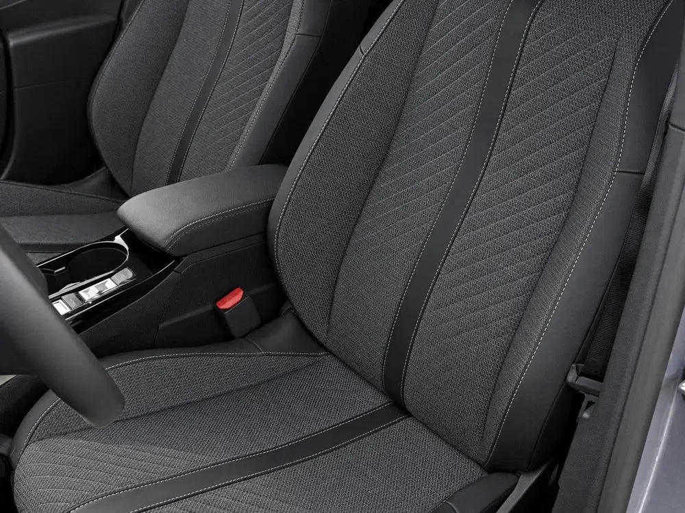 Peugeot 2008 1.2 Hybrid 145PK Allure Navigatie uit 2025, foto 6