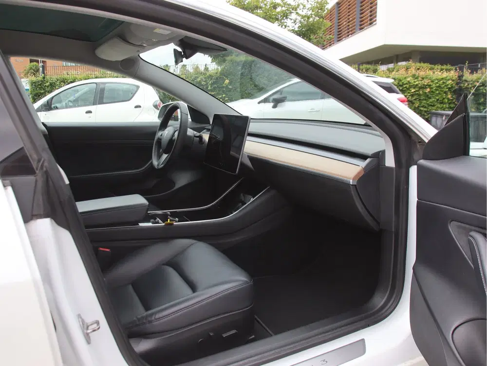 Tesla Model 3 60 kWh Performance look FULL LED uit 2020, foto 10