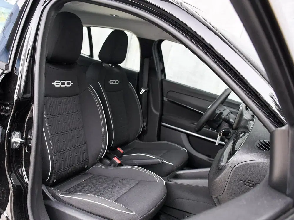 Fiat 600 Urban 1.2 Hybrid 110pk Automaat PDC ACHTER uit 2025, foto 10