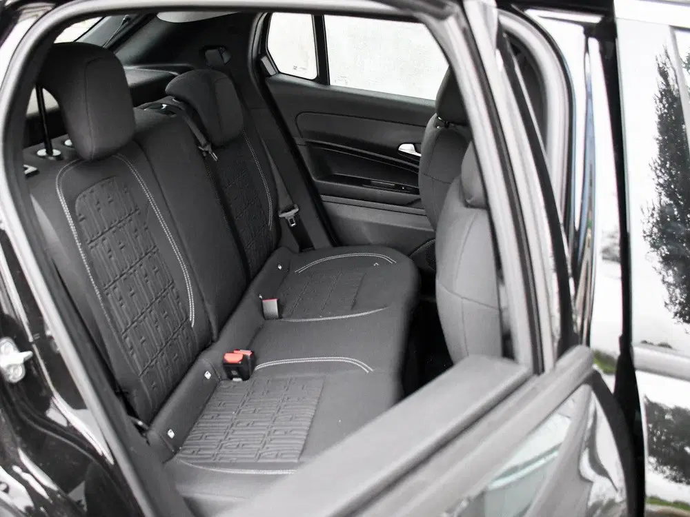 Fiat 600 Urban 1.2 Hybrid 110pk Automaat PDC ACHTER uit 2025, foto 11