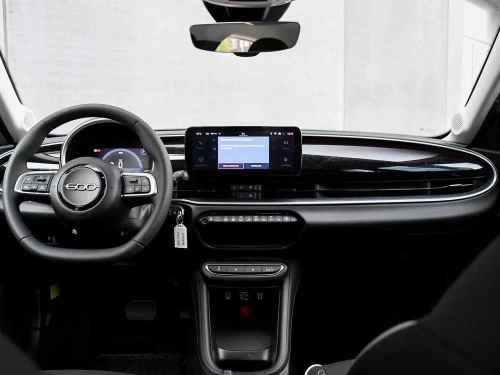 Fiat 600 Urban 1.2 Hybrid 110pk Automaat PDC ACHTER uit 2025, foto 13
