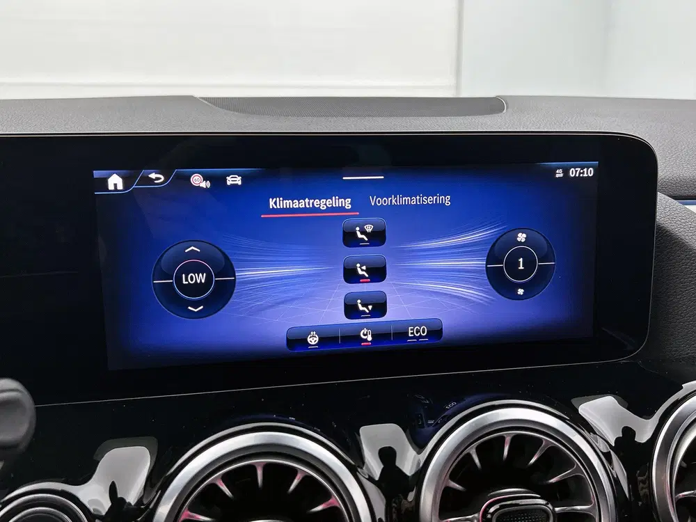 Mercedes-Benz EQA 250+ Luxury Line 71 kWh Ledkoplampen uit 2025, foto 10