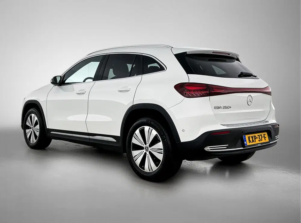 Mercedes-Benz EQA 250+ Luxury Line 71 kWh Ledkoplampen uit 2025, foto 14