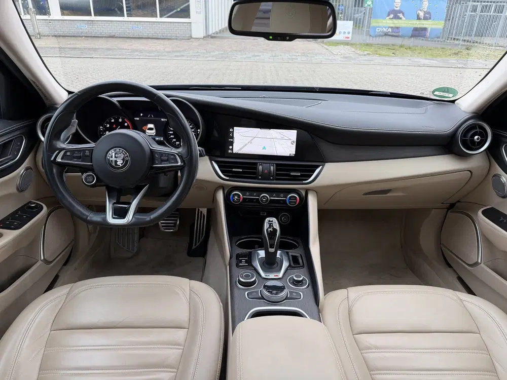 Alfa Romeo Giulia 2.0T TI 200pk Harman Kardon uit 2021, foto 2