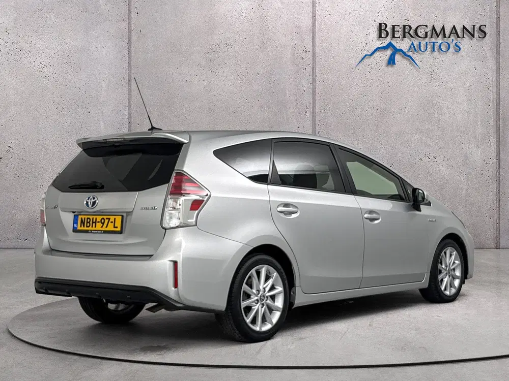 Toyota Prius Prius+ uit 2021, foto 2