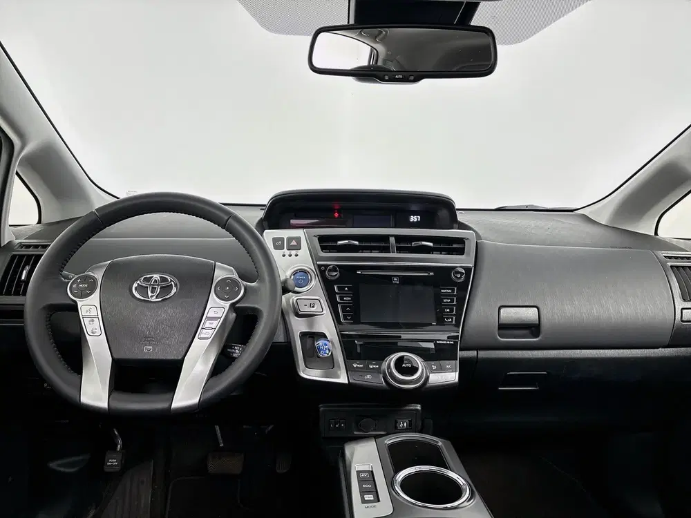 Toyota Prius Prius+ uit 2021, foto 3