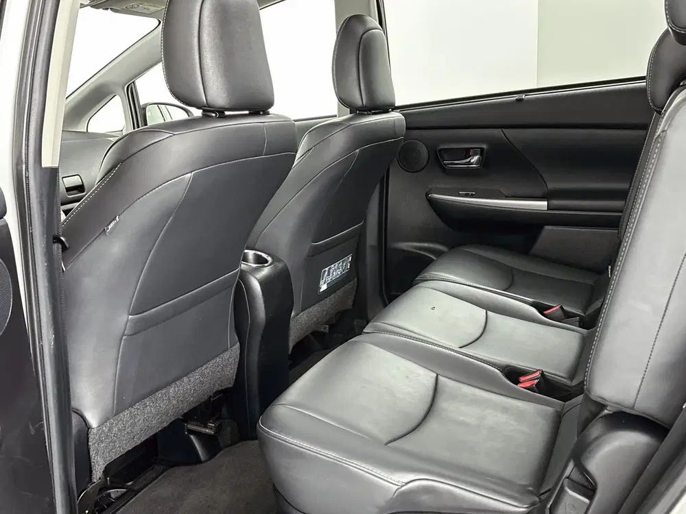 Toyota Prius Prius+ uit 2021, foto 5