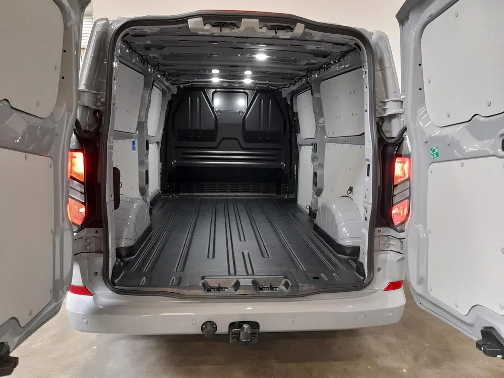 Ford Transit Custom 320 2.0 TDCI L2H1 Limited Automaat Clima uit 2024, foto 3
