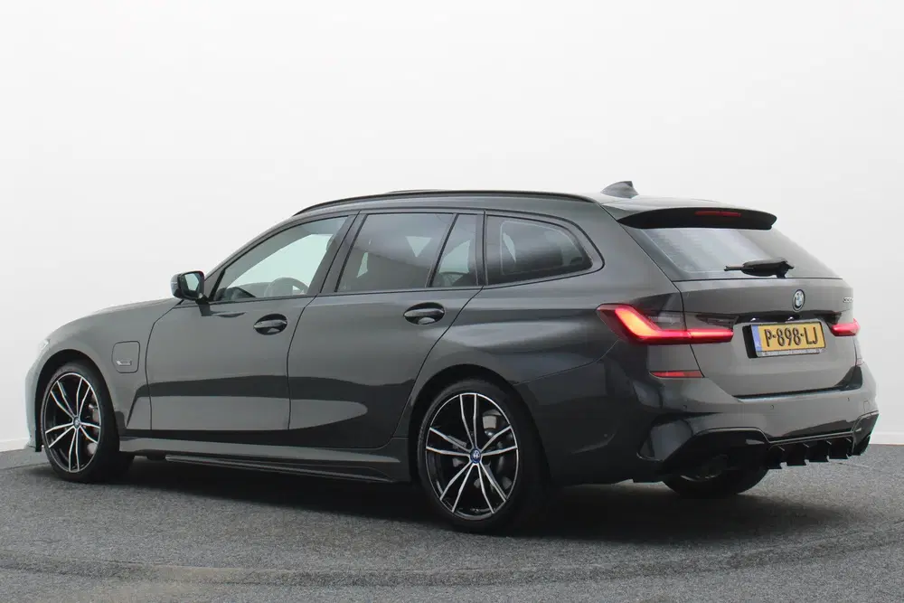 BMW 3-serie 3 Serie Touring 330e Business Edition Plus uit 2022, foto 3
