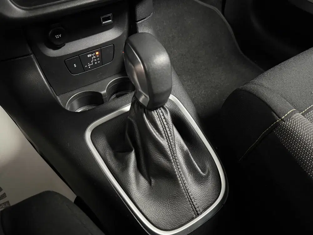 Citroën C3 1.2 PureTech S&S Shine Automaat uit 2019, foto 15