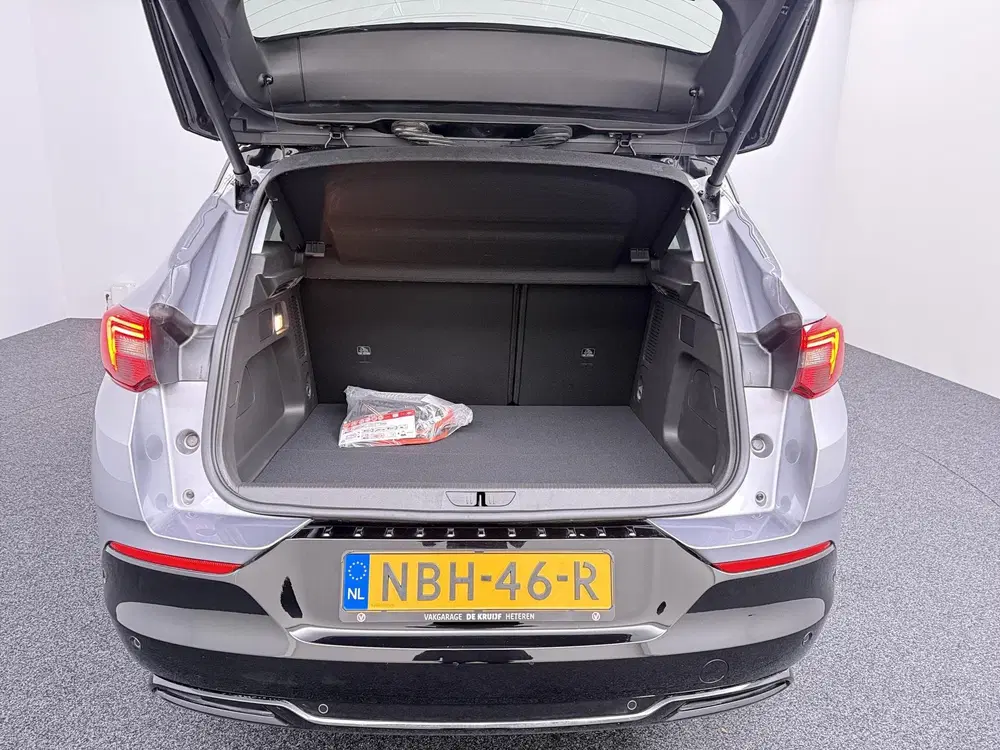 Opel Grandland 1.6 Turbo Plug-In Hybrid uit 2023, foto 8