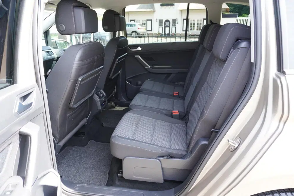 Volkswagen Touran 1.0 TSI Highline Business R 7pers Navi Pdc uit 2019, foto 13