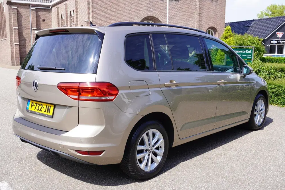 Volkswagen Touran 1.0 TSI Highline Business R 7pers Navi Pdc uit 2019, foto 4