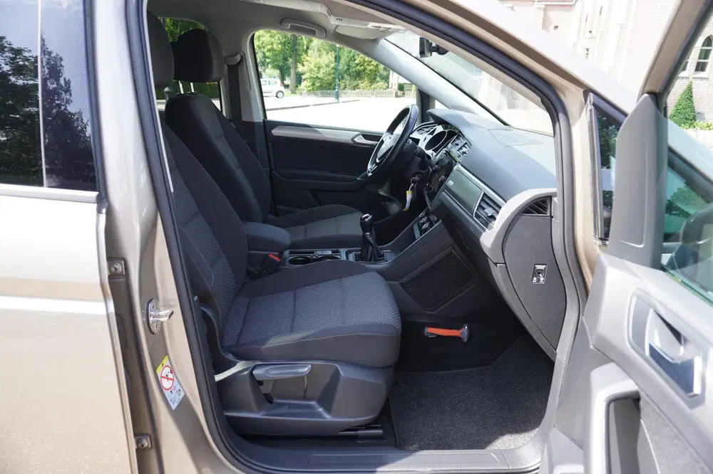 Volkswagen Touran 1.0 TSI Highline Business R 7pers Navi Pdc uit 2019, foto 9