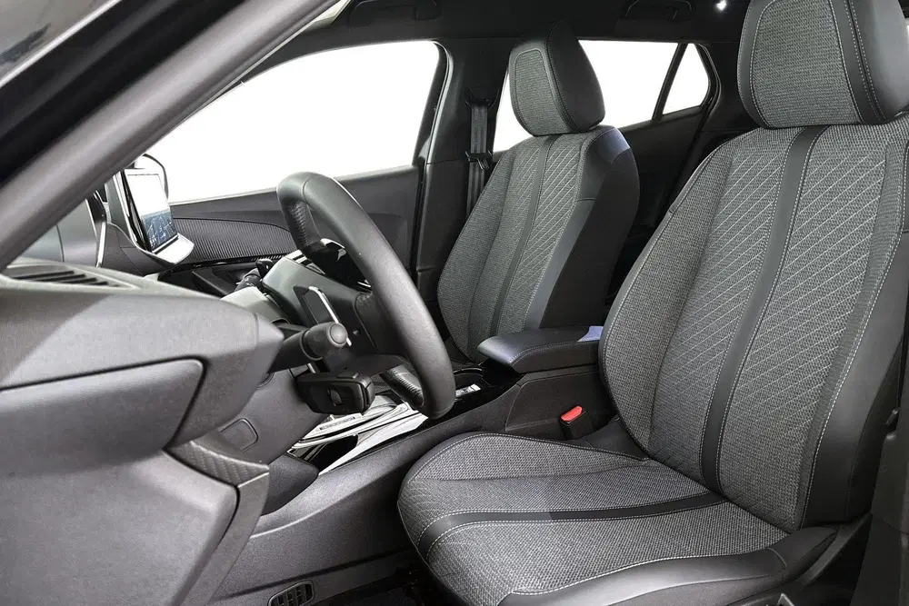 Peugeot 2008 1.2 Hybrid 145 Allure Keyless Camera Adapt uit 2025, foto 6
