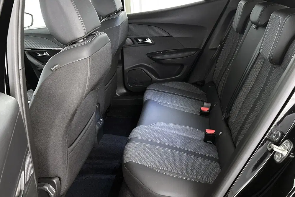 Peugeot 2008 1.2 Hybrid 145 Allure Keyless Camera Adapt uit 2025, foto 8