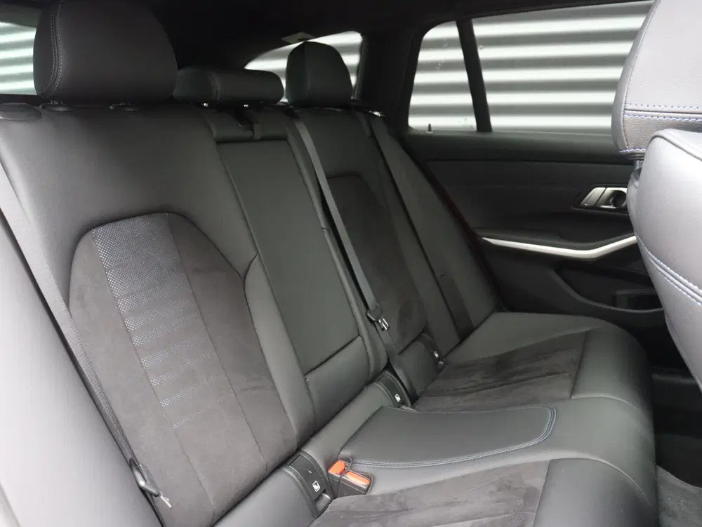 BMW 3-serie Touring 330e uit 2022, foto 11
