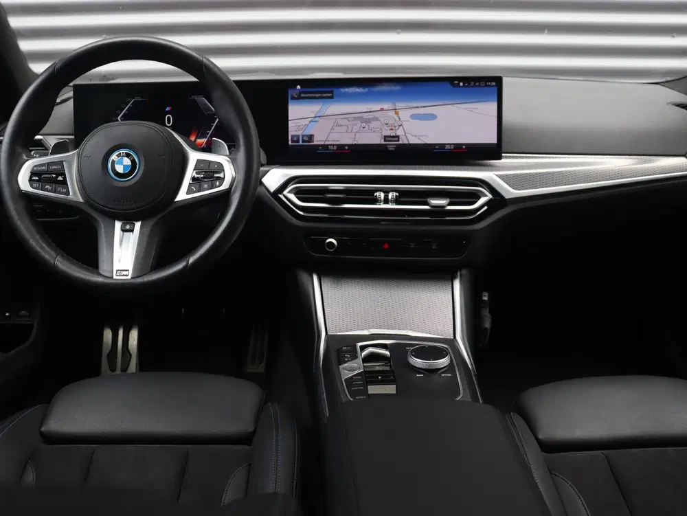 BMW 3-serie Touring 330e uit 2022, foto 12