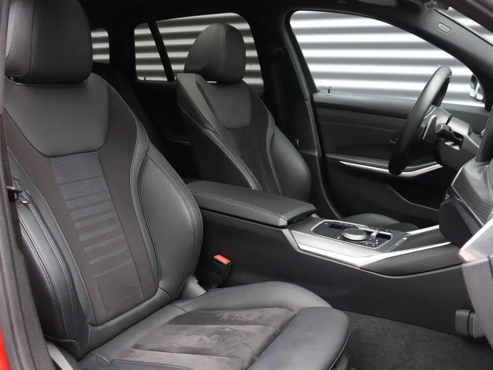 BMW 3-serie Touring 330e uit 2022, foto 9