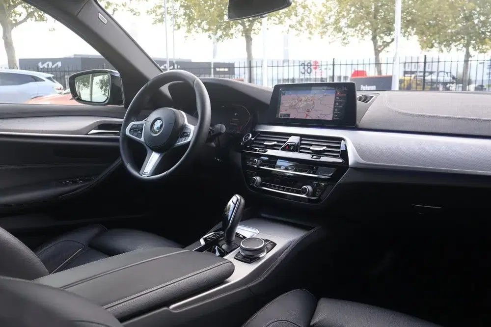 BMW 5-serie (g30) 520i M-Sport 184pk uit 2020, foto 3