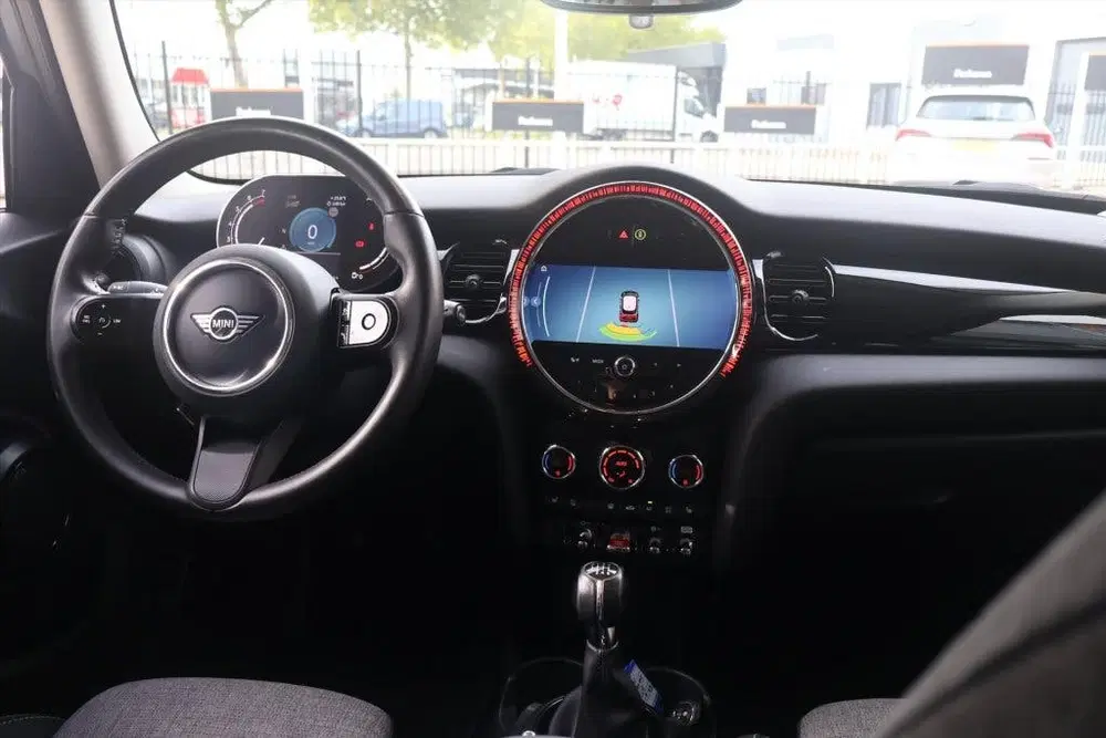 Mini Cooper Mini 5-Deurs (f55) 1.5 Cooper Business Edi uit 2022, foto 6
