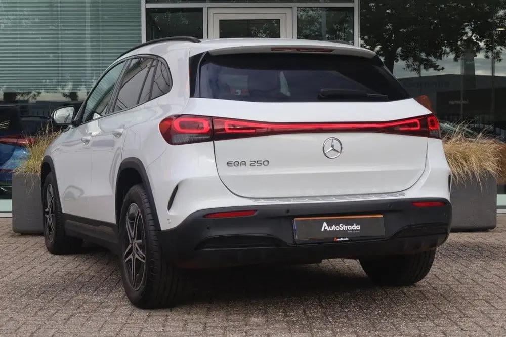 Mercedes-Benz EQA Mercedes EQA 250 AMG-Line 190pk SoH 100% uit 2022, foto 2