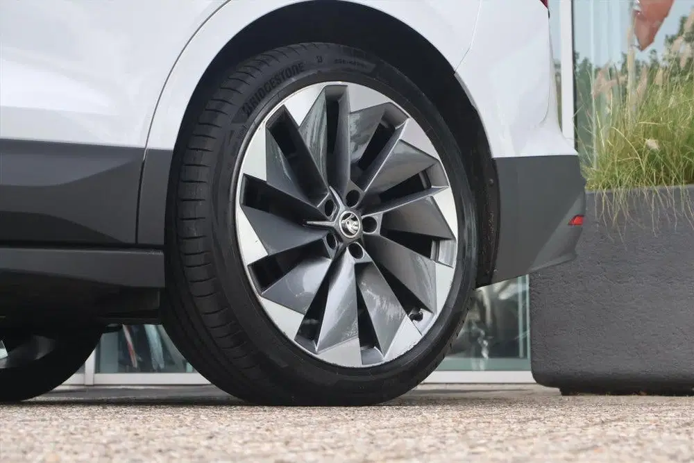 Skoda Enyaq 60 Elektromotor 180pk SoH 91% uit 2021, foto 6