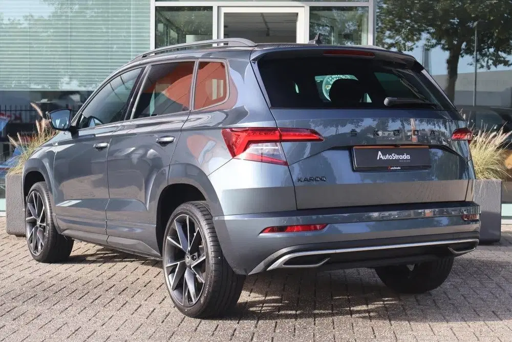Skoda Karoq 1.5 SportLine TSI ACT 150pk uit 2021, foto 2