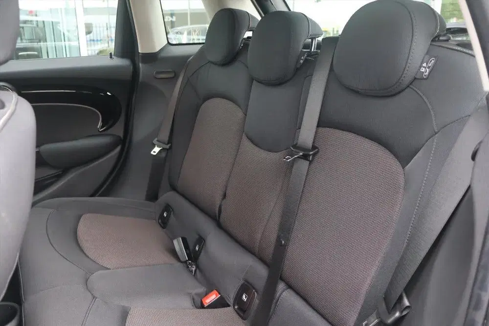 Mini Cooper Mini 5-Deurs (f55) 1.5 Cooper Camden 136pk uit 2023, foto 14