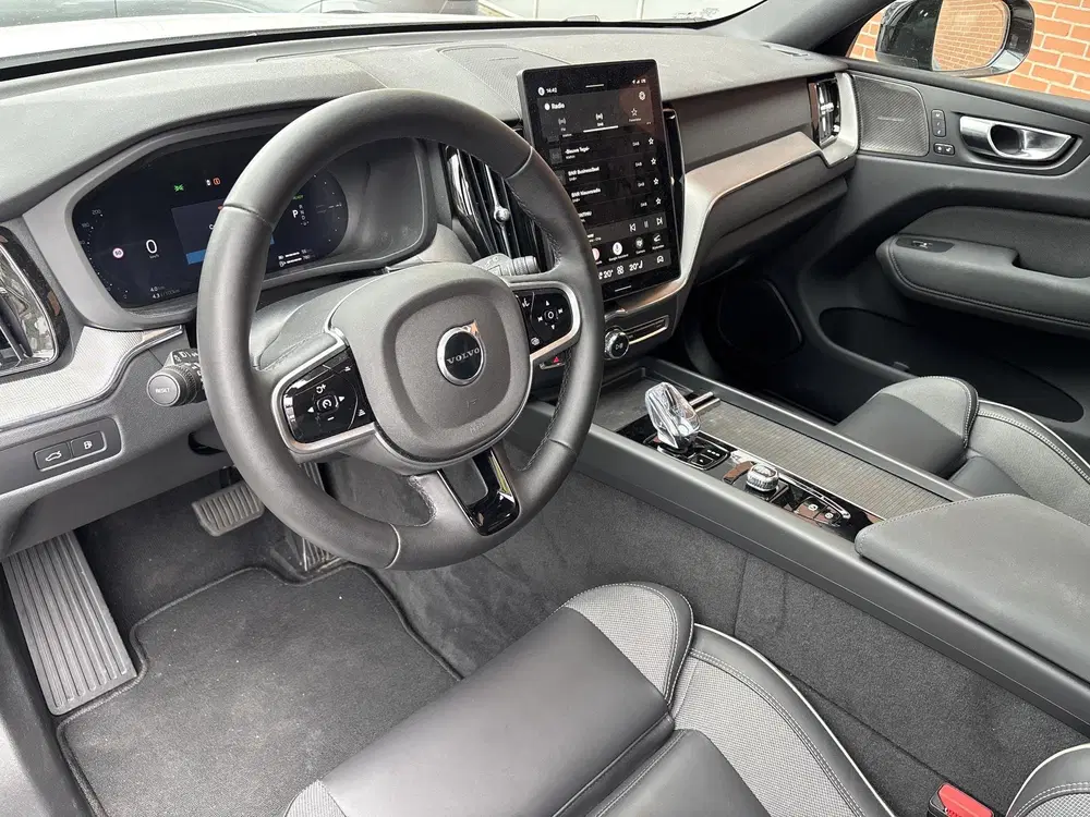 Volvo XC60 2.0 T6 Plug-in hybrid AWD Plus Black Editi uit 2026, foto 14