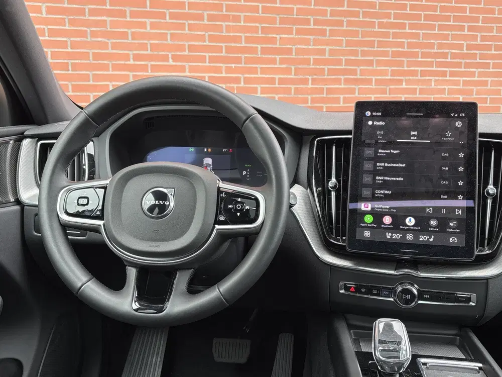 Volvo XC60 2.0 T6 Plug-in hybrid AWD Plus Black Editi uit 2026, foto 2