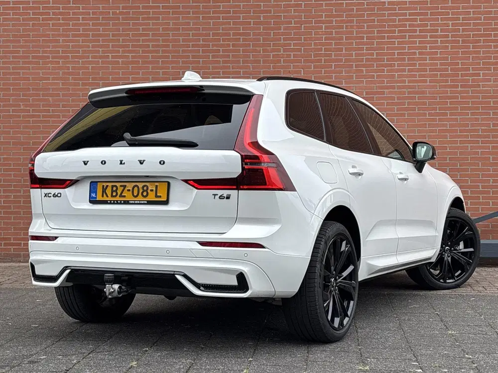 Volvo XC60 2.0 T6 Plug-in hybrid AWD Plus Black Editi uit 2026, foto 3
